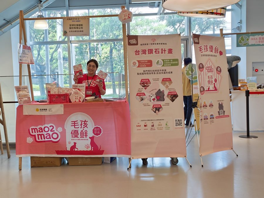 帶領團隊參展競賽，拿下獎項殊榮實績照片